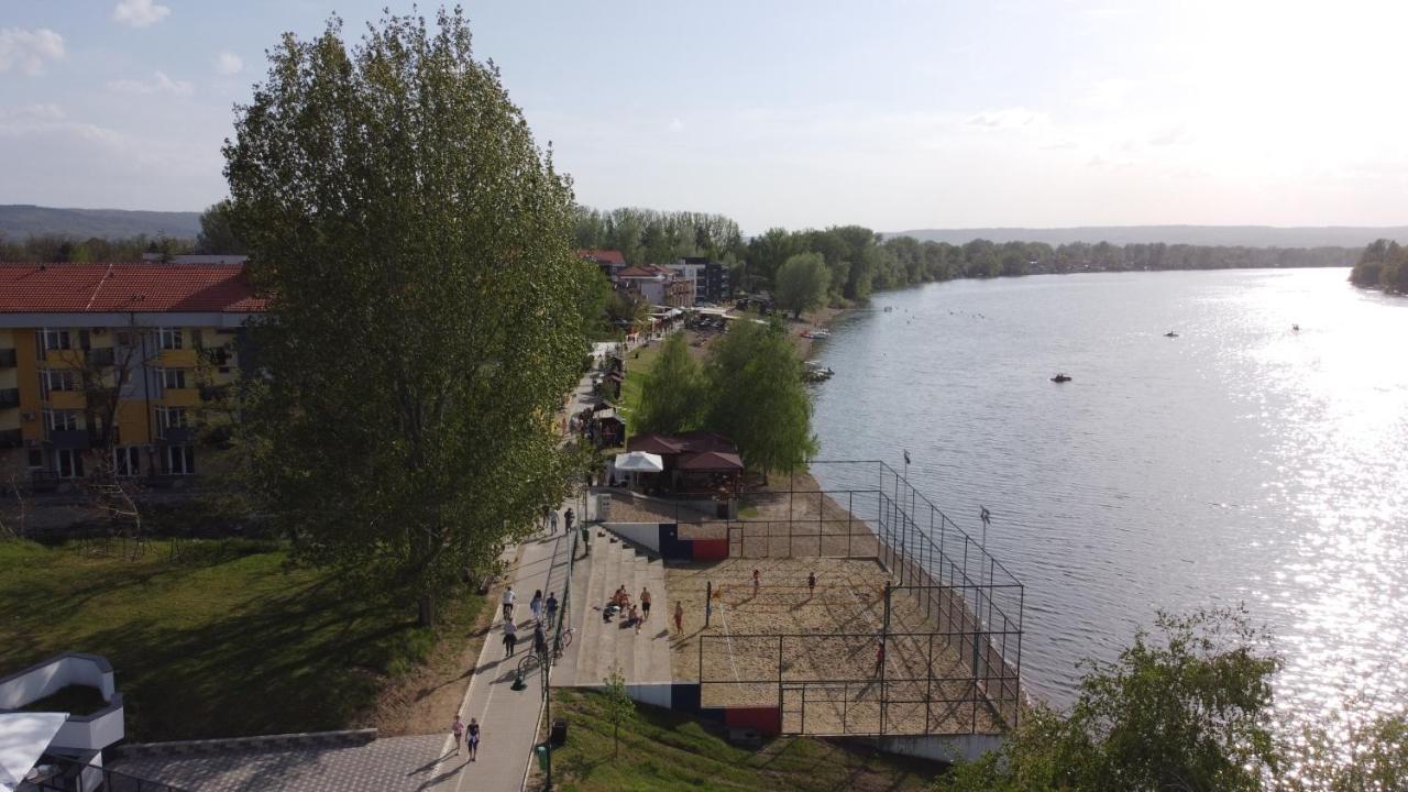 Prenociste Srebrno Jezero Hotel Veliko Gradiste Bagian luar foto