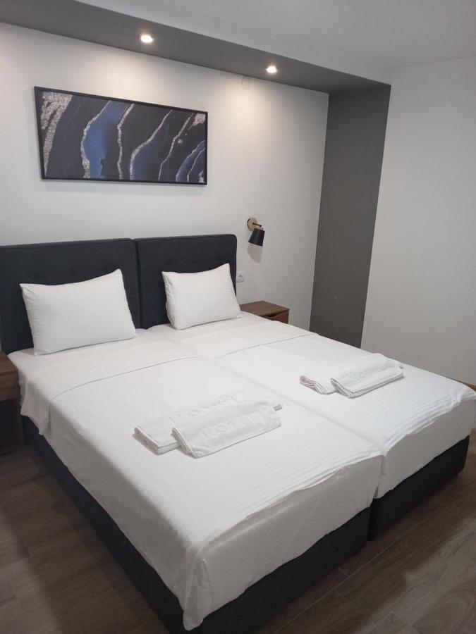 Prenociste Srebrno Jezero Hotel Veliko Gradiste Bagian luar foto