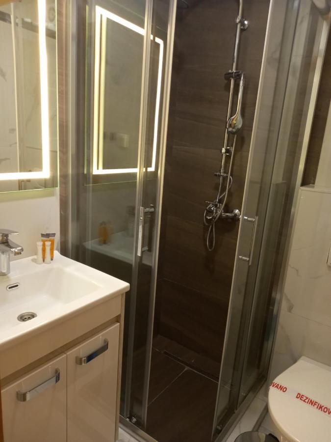 Prenociste Srebrno Jezero Hotel Veliko Gradiste Bagian luar foto