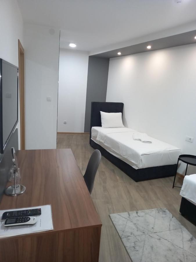 Prenociste Srebrno Jezero Hotel Veliko Gradiste Bagian luar foto