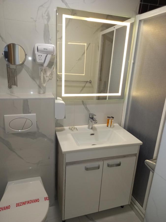 Prenociste Srebrno Jezero Hotel Veliko Gradiste Bagian luar foto