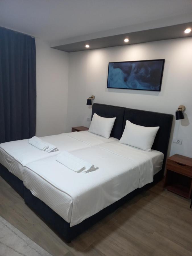 Prenociste Srebrno Jezero Hotel Veliko Gradiste Bagian luar foto