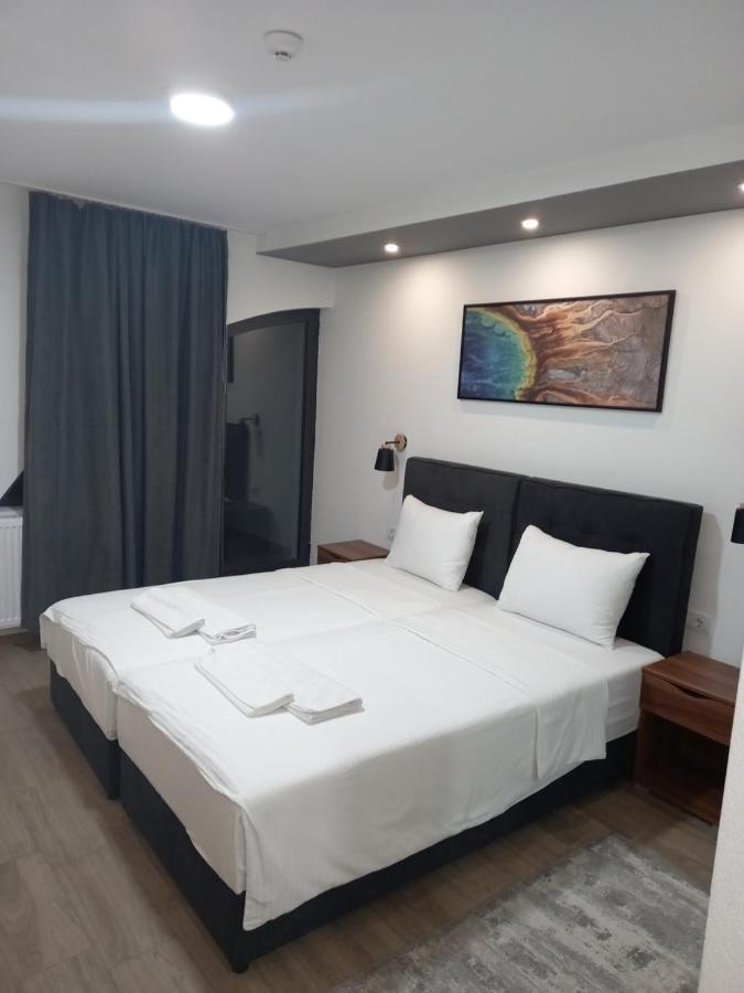 Prenociste Srebrno Jezero Hotel Veliko Gradiste Bagian luar foto