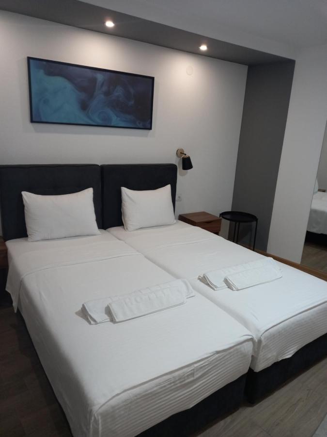 Prenociste Srebrno Jezero Hotel Veliko Gradiste Bagian luar foto