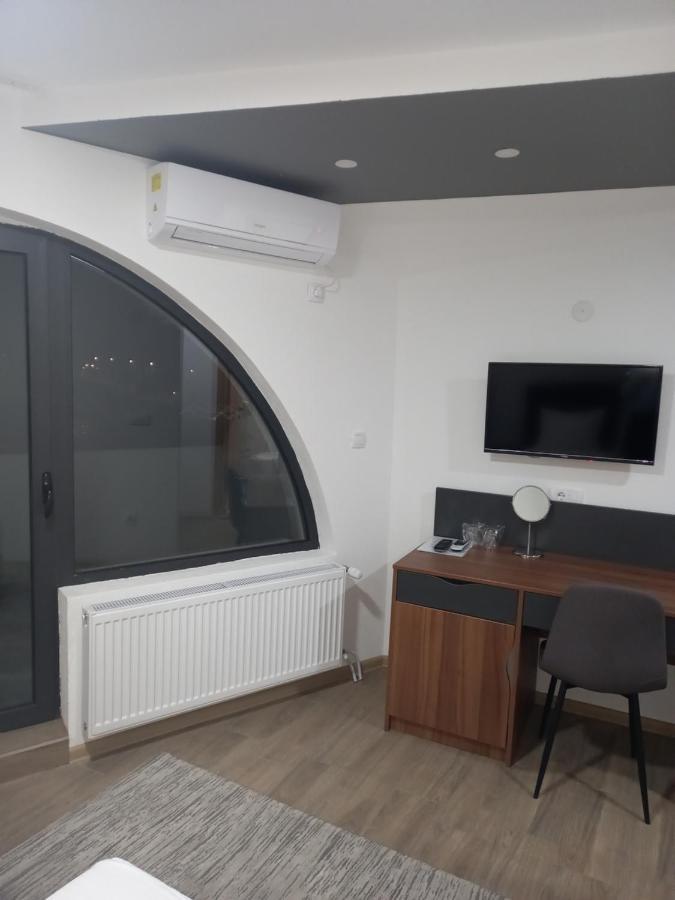 Prenociste Srebrno Jezero Hotel Veliko Gradiste Bagian luar foto