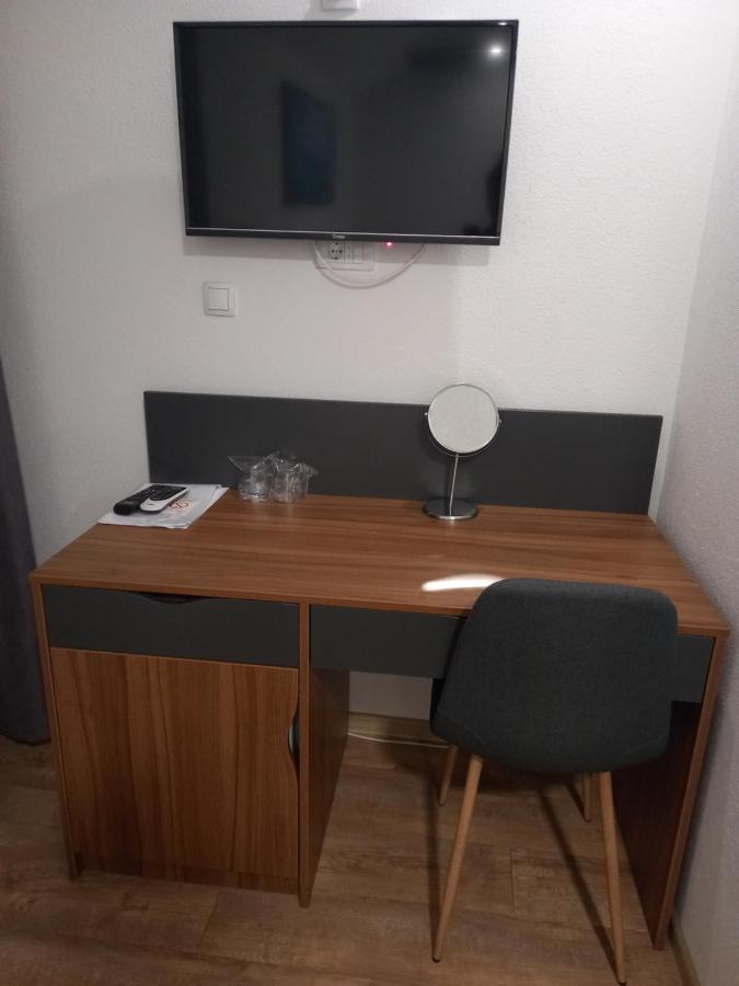 Prenociste Srebrno Jezero Hotel Veliko Gradiste Bagian luar foto